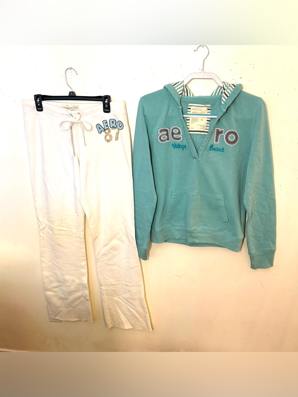 Aeropostale Women’s Teal Hoodie & White Sweatpants Set. Size L Pants. Size M Top